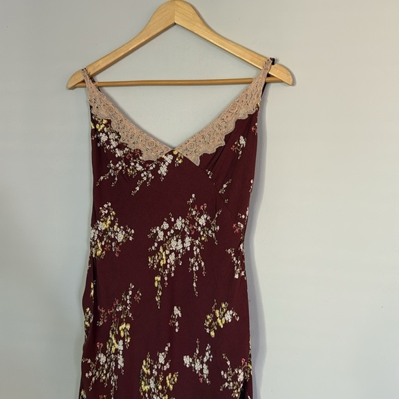 ASTR The Label Red Floral Slip Dress Size xs Lace V-Neck Grunge Whimsigoth - Picture 3 of 7